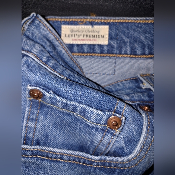 Classic Blue Women's Jeans Levi's 5 Button High Waist Raw Hem New With Tags Nwt - Picture 2 of 12